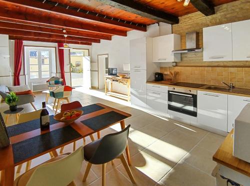 L'ancien Cafe - Suites and Gites in Crezieres
