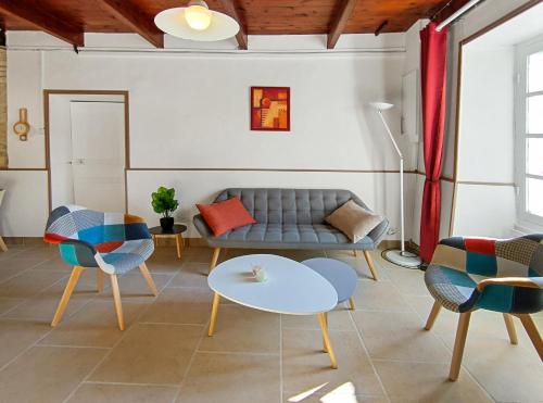 L'ancien Cafe - Suites and Gites in Crezieres