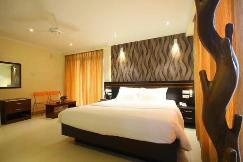 Triple Room with Balcony image 1