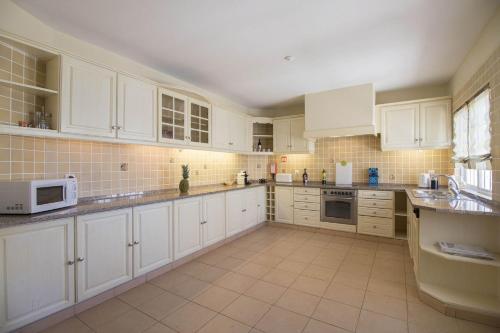 Kitchen, Villa Caravela in Escanxinhas