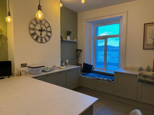 Compton House 1, Sea & Castle Views in 康維市中心