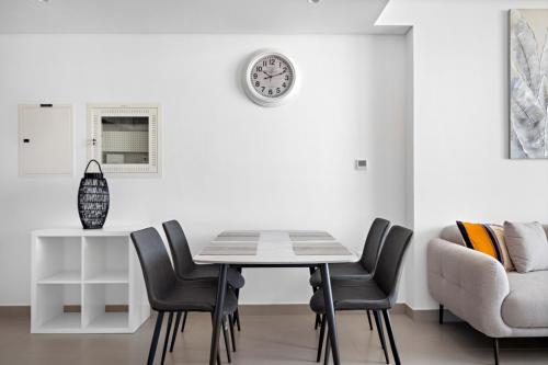 Spacious One Bedroom near the Hospital and Dubai Hills Mall - image 8
