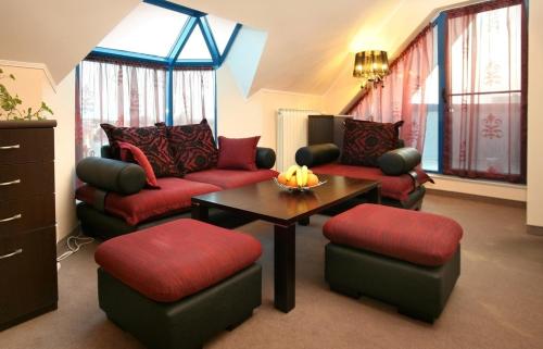 Riverside Hotel - image 13