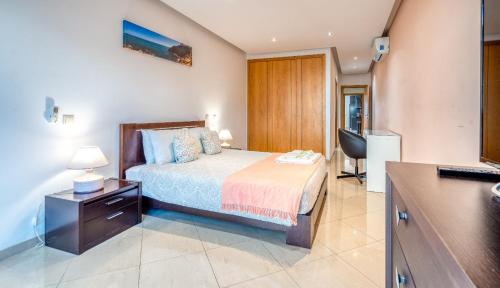 Full private 300sqm Villa Jacuzzi Heated Pool Ideal & quiet location 5
