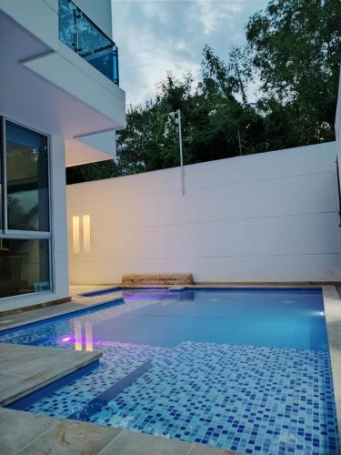 View, casa vacacional con piscina y jacuzzi privado en girardot in El Brasil