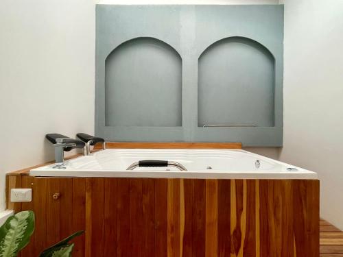 Apartments with Jacuzzi in El Poblado by Wynwood House, Medellín (photo 5)