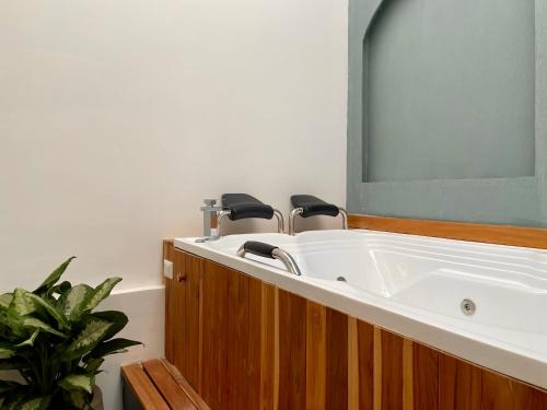 Apartments with Jacuzzi in El Poblado by Wynwood House, Medellín (photo 7)