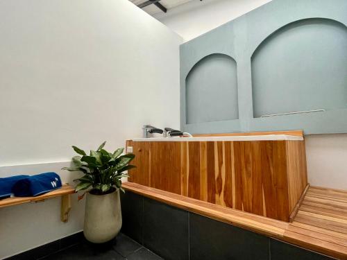 Apartments with Jacuzzi in El Poblado by Wynwood House, Medellín (photo 10)