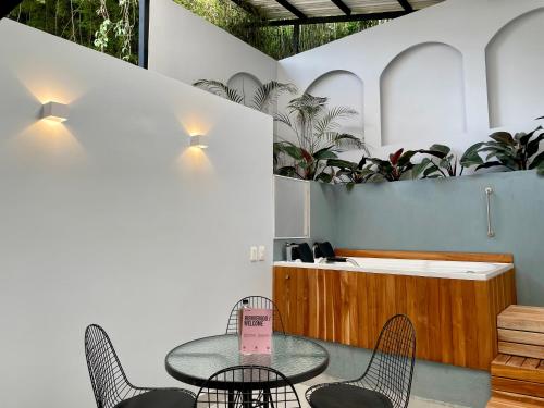 Apartments with Jacuzzi in El Poblado by Wynwood House, Medellín (photo 6)