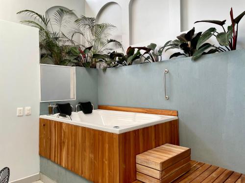 Apartments with Jacuzzi in El Poblado by Wynwood House, Medellín (photo 8)