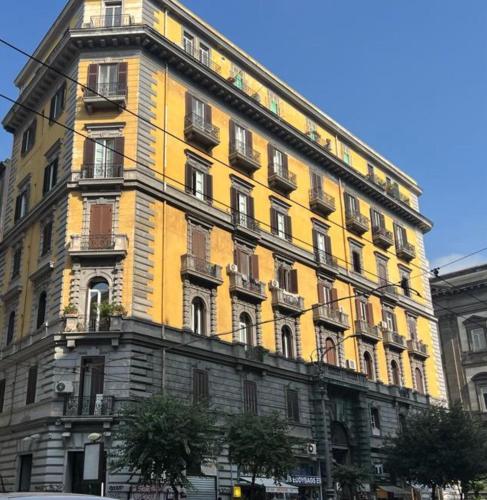 Rolando Domus, Naples