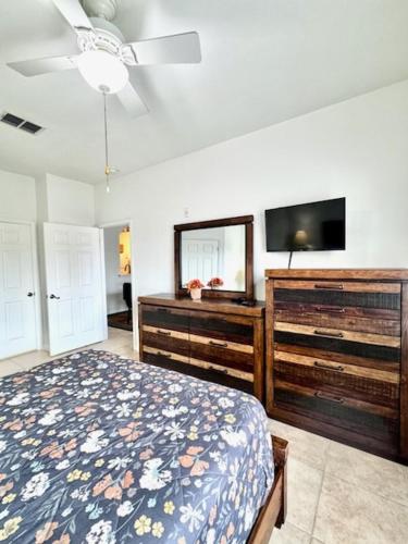 Amazing Resort 2 bed condo close to Disney condo - image 5