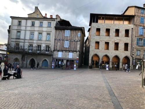 Chez Sophie et Gege. Maison de ville, deux chambres, de plain-pied in Figeac
