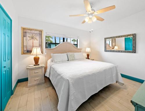 Uptown Cottage - Walk to the Beach and Restaurants in Cocoa Beach, USA