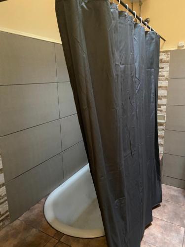 ห้องน้ำ, Apartamento para 8 personas frente a la plaza principal Mercedes Uruguay in เมอร์เซเดส