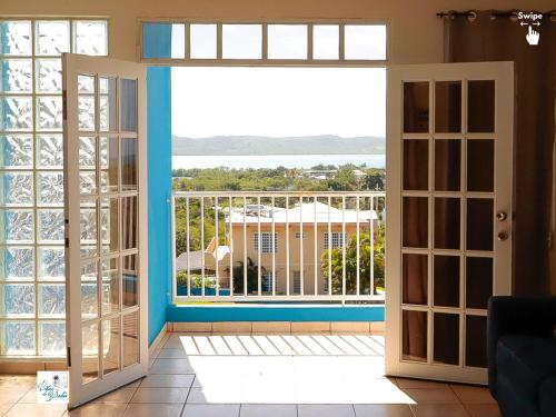 ระเบียง/ชานเรือน, บิสตาส เด ลา บาเอีย (Vistas De La Bahia) in โบเกรอน