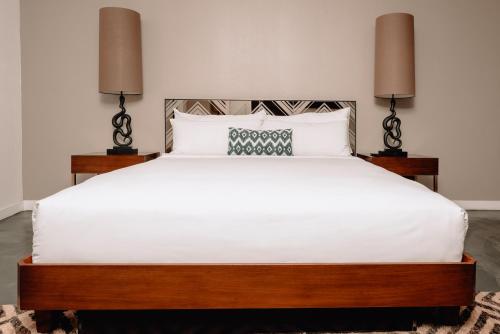 V Palm Springs - Photo 2