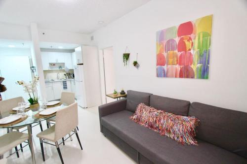 BEAUTIFUL APARTMENT FOOTSTEPS FROM THE BEACH
