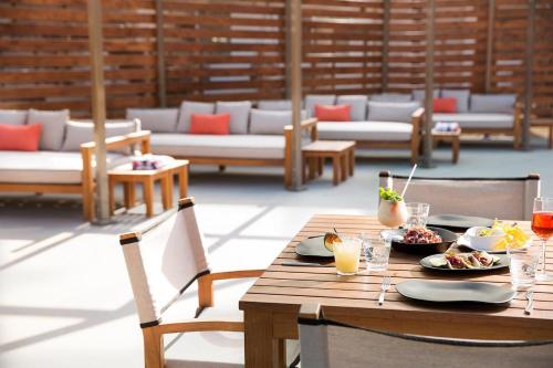 V Capri Palm Springs a Dolce by Wyndham - image 10
