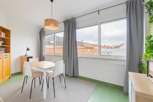 Remodeled Historical Apartment In The City Center - Fundão