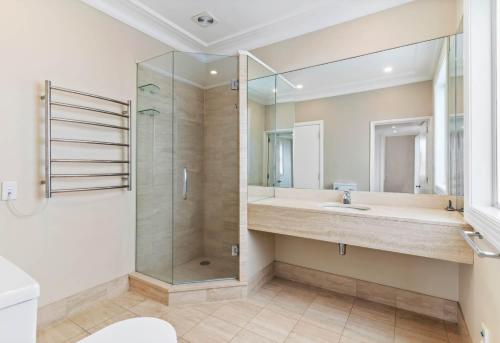 Sky Stars Elegant Home with Seaview, Auckland (fotografie 4)