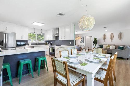 Cozy home at Lighthouse Point with Pool 1 in Lighthouse Point, USA