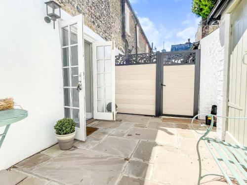 Einrichtungen, Beautiful 2 Bedroom Cottage with Private Courtyard in Arundel Centre in Arundel