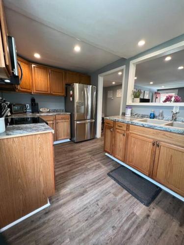 Beautifully Acquainted Home. Close to DT GSO!