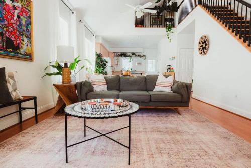 Huge Beach Bungalow- Yard, Beach Pass, King Beds in North Beach, USA