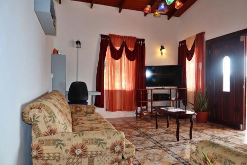 Elegant Rays Apartment- Golf Course , Grenada in Belmont