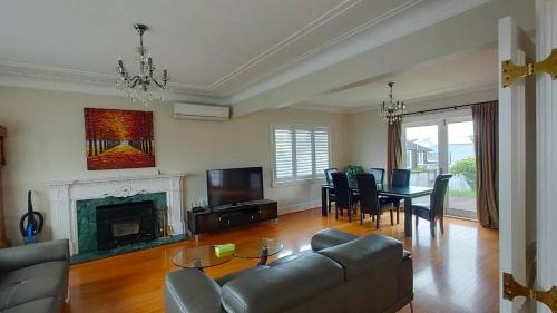 Sky Stars Elegant Home with Seaview, Auckland (fotografie 10)
