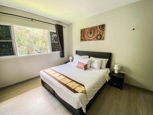 Modern 2 Bed Eco-Friendly Apartment with Air Con and Work Space Apt 3