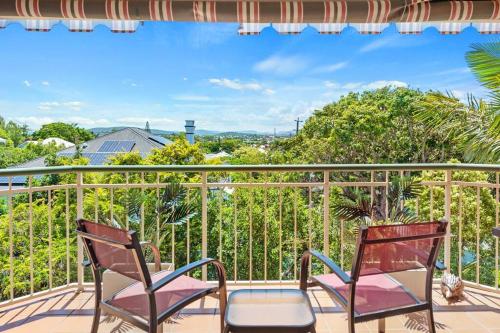 Bright & Breezy ~ 2 Bed/2 Bath /1 Car/ Views!