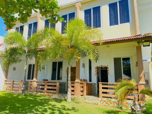 Oceanfront Beach Resort in ลาซี่