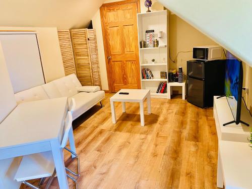 Bright, Stylish & Cozy Private Attic Unit near NYC!, Haledon (fotografie 2)