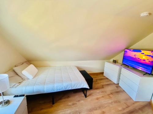 Bright, Stylish & Cozy Private Attic Unit near NYC!, Haledon (fotografie 7)