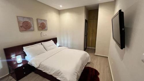 We offer you a lovely 1-Bed Apartment in Abidjan
