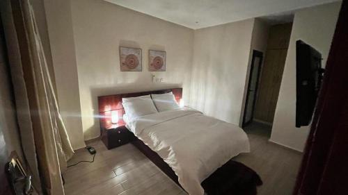 We offer you a lovely 1-Bed Apartment in Abidjan