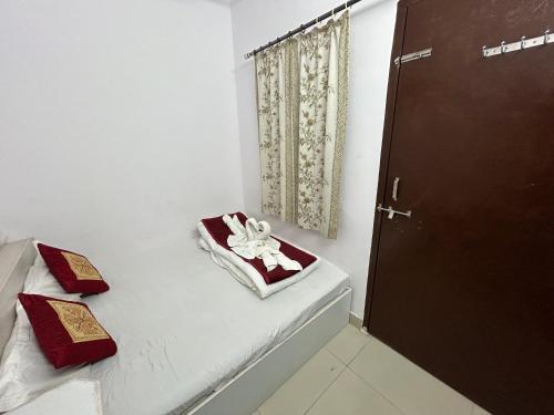 Deluxe Double Room (2 Adults + 1 Child) image 10