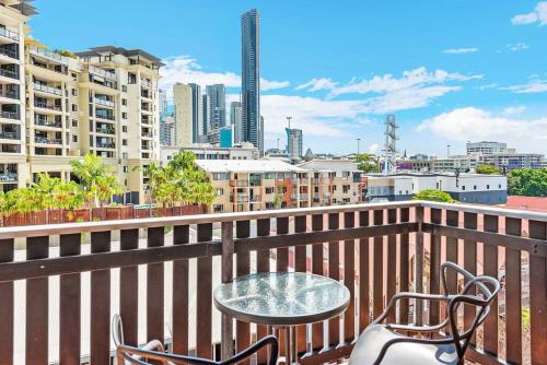 2 Seconds to…everything! 1Bed/1Bath/1Car/CBD Views Room Type - One-Bedroom Apartment