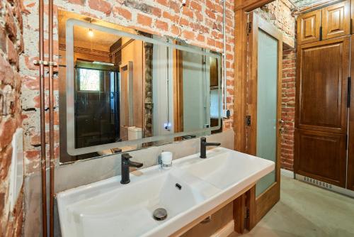 Chic Stay - Free Netflix, Coffee & Water Included - Tap to explore photos