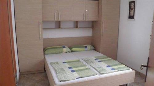  Apartments Katarina, Ferienwohnung in Vir