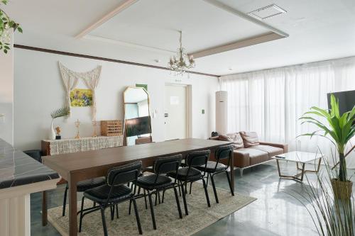 Hapjeong station exit7 Each room, living room, air conditioning modern house, Seoul (photo 9)
