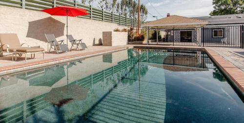 Disney VILLA Poolside Jacuzzi Bliss