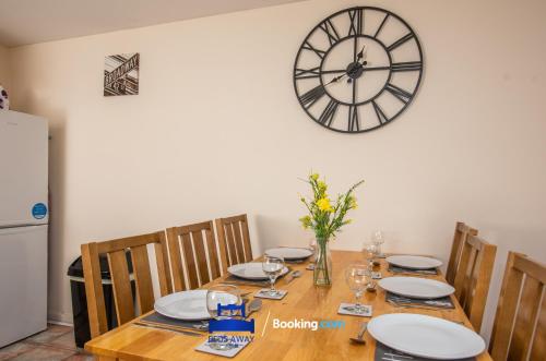 Two Bedroom Apartment By Beds Away Short Lets & Serviced Accommodation Close to Kidlington Airport and Blenheim Palace