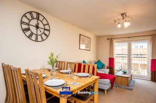 Two Bedroom Apartment By Beds Away Short Lets & Serviced Accommodation Close to Kidlington Airport and Blenheim Palace