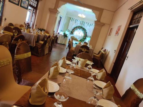 Restaurant, Grand Colonial Viveka in Kurunegala