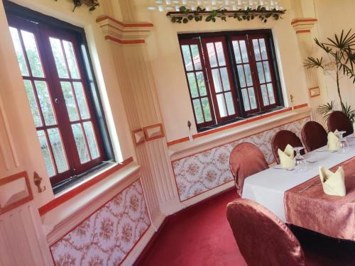 Restaurant, Grand Colonial Viveka in Kurunegala