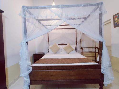 Grand Colonial Viveka in Kurunegala