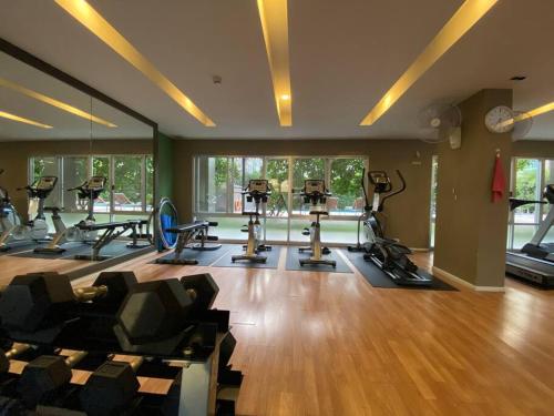 Garden Oasis Apartment: Condo Near Bangkok River near Zab Na Sanambinnam